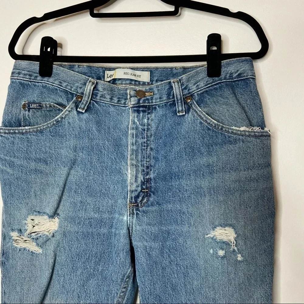 Lee | Regular Fit Medium Wash Distressed Jeans‎